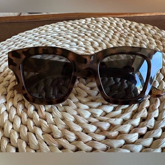 French Connection sunglasses - Picture 1 of 6